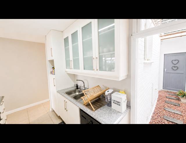 4 BEDROOM APARTMENT FOR SALE IN ESSENWOOD
